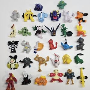 VINTAGE RL Pokemon Collectible Mini Figures Lot 32 Emolga Blaziken Charmander